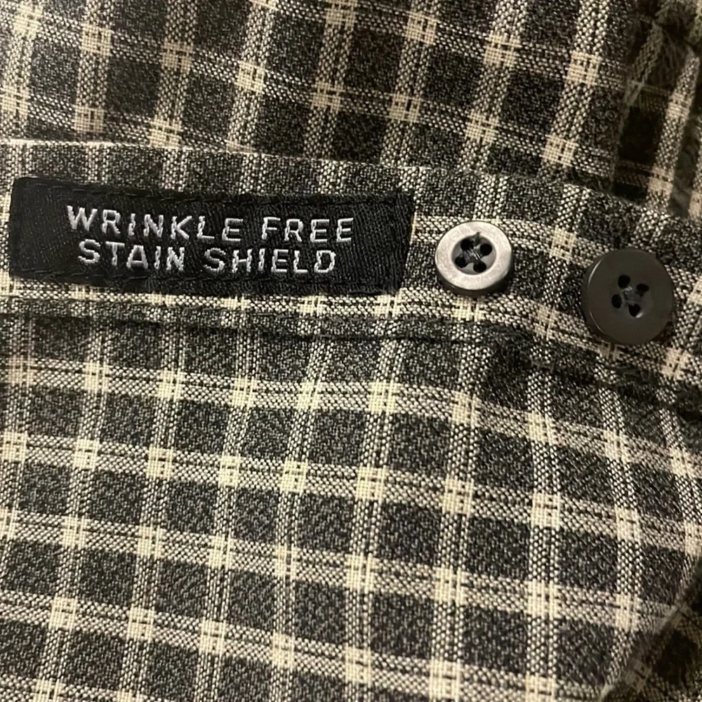VAN Heusen button-down shirt size L